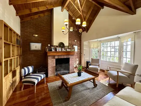 Casa en Venta con 2 cocheras