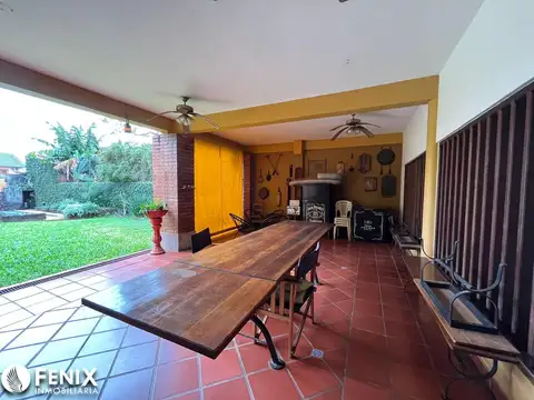 Casa 8 ambientes con 4 baños