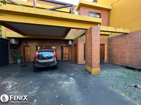 Casa en Venta con 2 cocheras