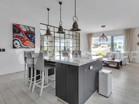 Casa en venta de 4 dormitorios en Carpinchos Nordelta al agua