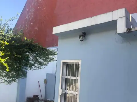 ALQUILER. VILLA URQUIZA. PH. 2 AMBIENTES. PATIO. AMOBLADO.