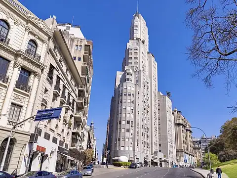 Venta Departamento 4 ambientes más dependencia en Edificio Kavanagh Retiro