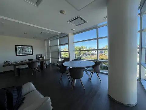 Oficina 4 ambientes con 4 baños