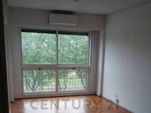 Venta departamento 3 ambientes con cochera en Recoleta.