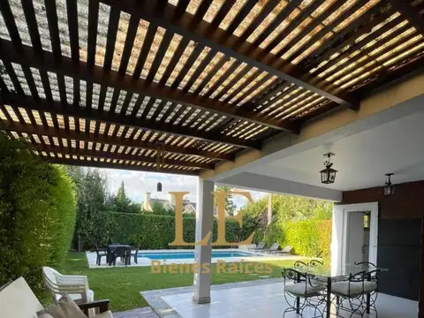 Casa en Venta con 5 cocheras
