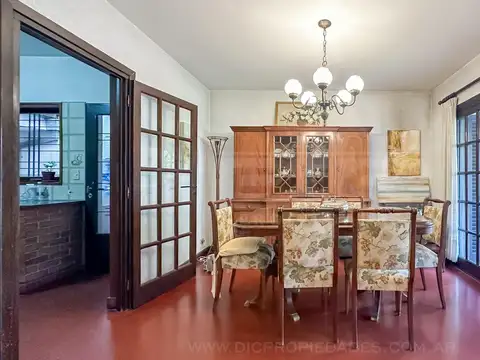 Casa 5 ambientes con 3 baños