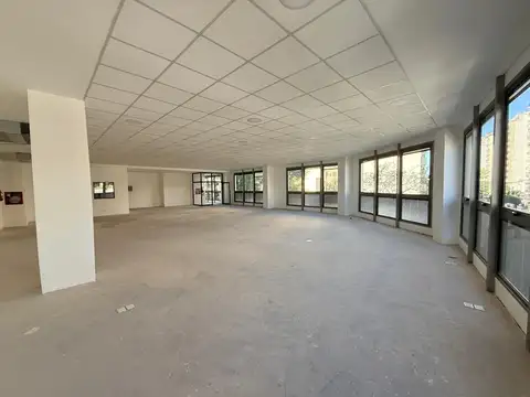Oficina Monoambiente con 4 baños