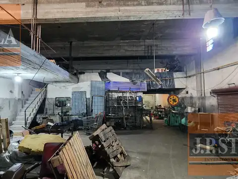 Galpón de Losa c/ Local Comercial 501 m² - Isidro Casanova