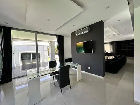 Casa 5 ambientes con 6 baños