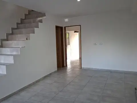 ALQUILER PH Duplex  3 ambientes y medio con Jardin Cochera descubierta entra de Escobar