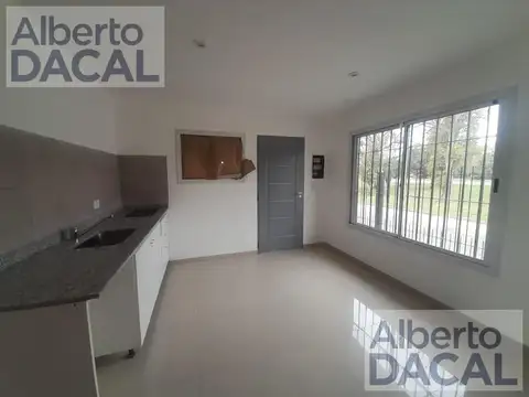 Casa 3 ambientes con 1 baño