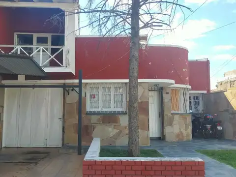 Venta Casa con galpon para inversion Dorrego Gllen