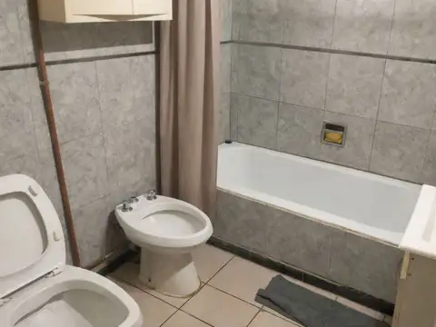 Casa 6 ambientes con 2 baños