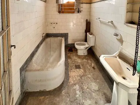 Venta casa a refaccionar 3 de Febrero 3400