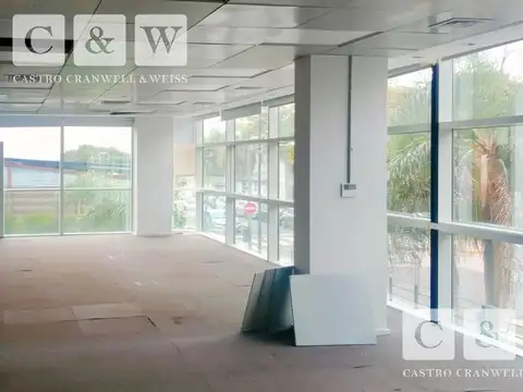 Oficina en Alquiler con 7 cocheras