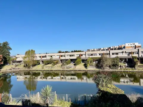DEPARTAMENTO EN VENTA: Lago Escondido, Nordelta - 170m² de terreno y 120m² cubiertos 4 ambientes