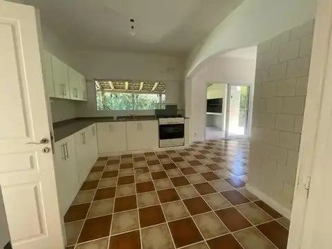 Casa 7 ambientes con 4 baños