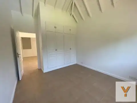 Casa en venta - 5 Dormitorios 4 Baños - Pilar