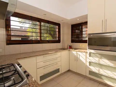 Casa 5 ambientes con 3 baños