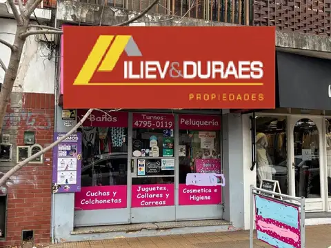 Excelente local en zona comercial sobre Ugarte de 52 m2 apto