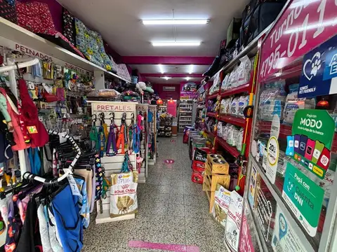 Excelente local en zona comercial sobre Ugarte de 52 m2 apto