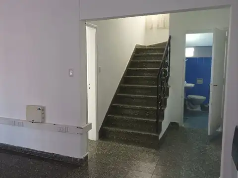 Casa 6 ambientes con 2 baños