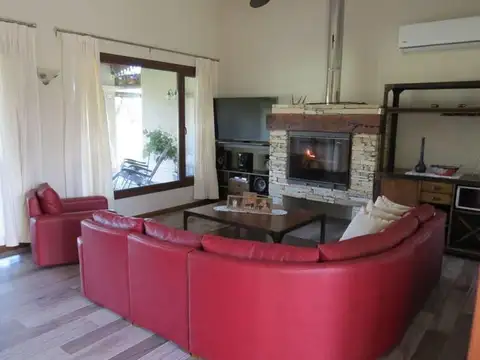 Casa en Venta con 2 cocheras