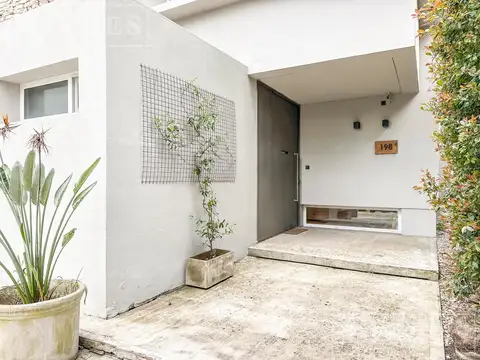 Casa 7 ambientes con 3 baños