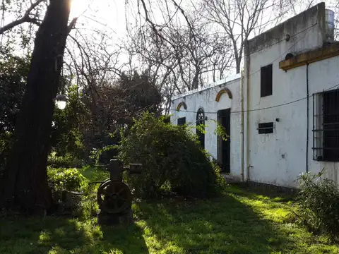 LOTE, 3 HECTAREAS CON 5 VIVIENDAS.