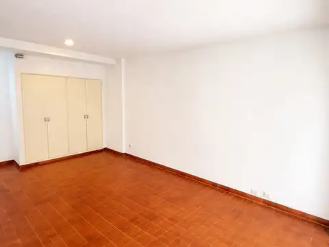 Gallo 1000, Piso 1