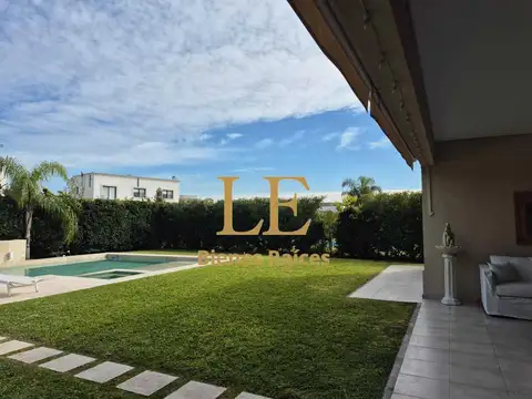 Casa 4 ambientes con 4 baños