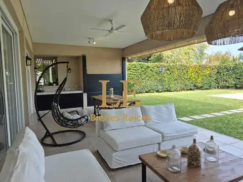 Casa en Venta con 6 cocheras