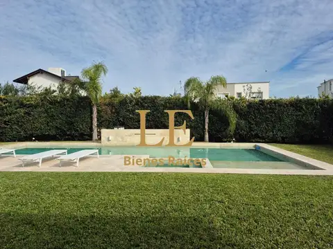 Casa en Venta con 6 cocheras