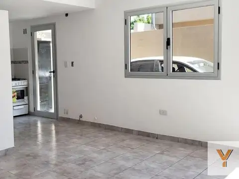 Dúplex en venta - 2 Dormitorios 2 Baños 1 Cochera - 90mts2 - Los Hornos [FINANCIADO]