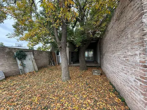 Casa céntrica en construcción con proyecto a probado