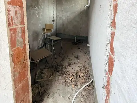 Casa céntrica en construcción con proyecto a probado