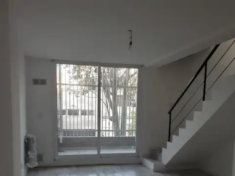 Depto Tipo Casa en Alquiler de 2 dormitorios