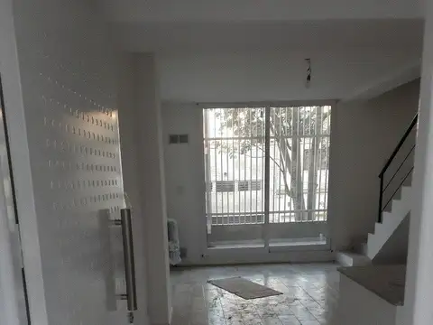 Depto Tipo Casa en Alquiler de 3 ambientes