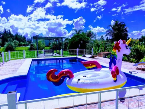 VENTA CASA 5 DORMITORIOS COCHERA, PARQUE Y PILETA