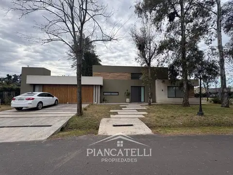 Casa en venta con 3 habitaciones en Barrio La Cesarina