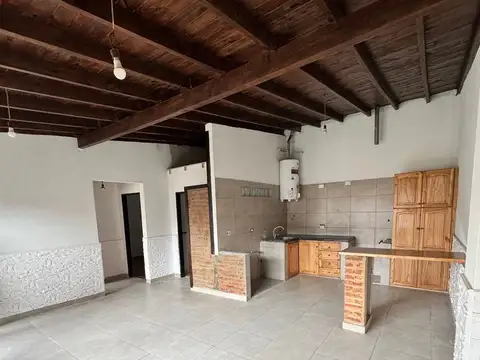 ALQUILER DE CASA DE 3 AMBIENTES.