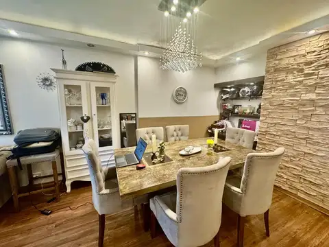 VENTA DE TRIPLEX EN BELLA VISTA CON JARDÍN APTA CRÉDITO