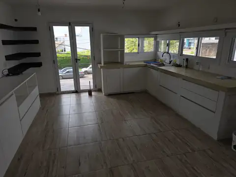 Local en Alquiler en Tolosa, $ 1.000.000