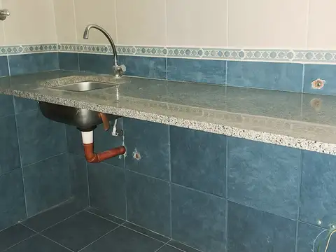 OFICINA AL FRENTE, CON PRIVADO, COCINA Y BAÑO - LA PERLA