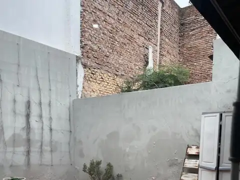 Alquilo propiedad comercial con recepción y 3 oficinas