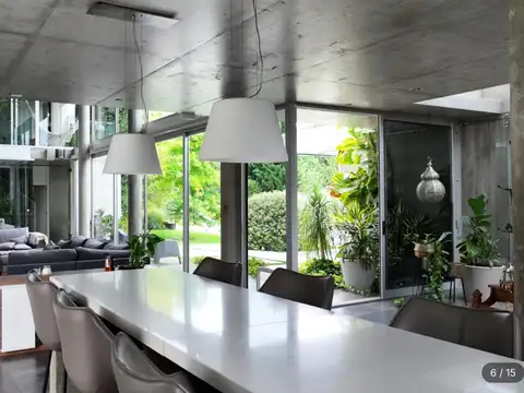 Casa en Venta con 4 cocheras