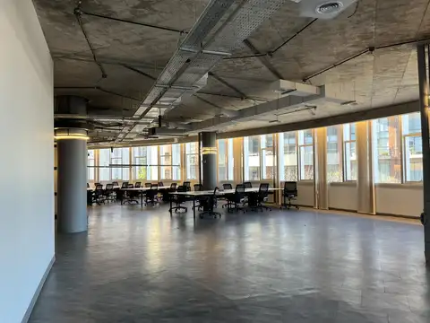 Oficina en Alquiler con 11 cocheras