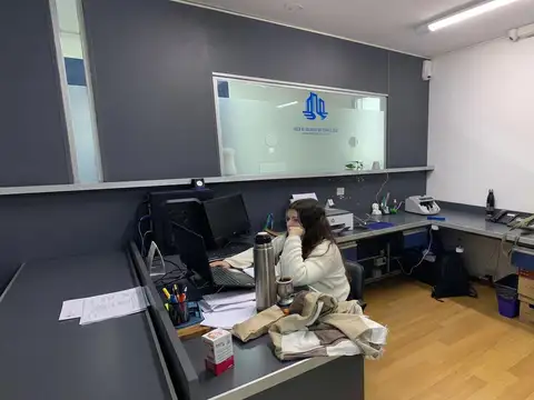 Oficina 2 ambientes con 2 baños