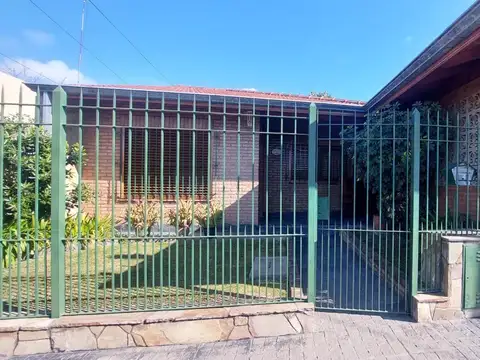 VENTA CASA 3 ambientes QUILMES ESTE APTA CREDITO amplio lote