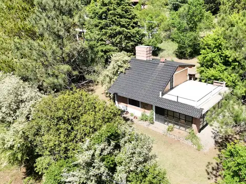 Se vende casa con gran lote, a 4 cuadras del río. B° Santa Mónica, Calamuchita.  Cód (1207)